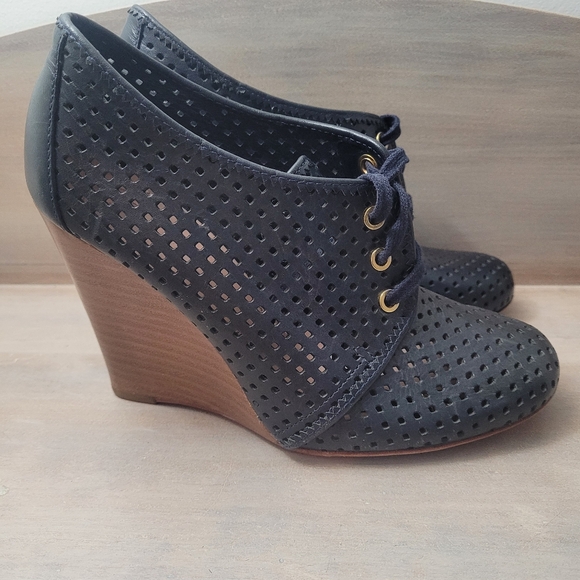 Tory Burch Women's Victor Perforated Leather Wedge Shoes 6.5 Navy Blue Brown - Picture 7 of 14